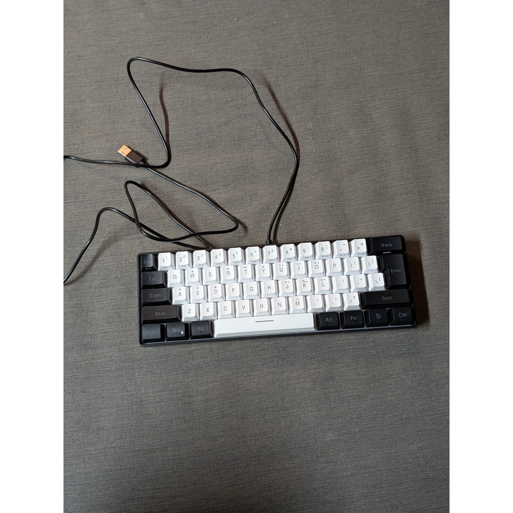 Snpurdiri V800 61-Key RGB Streamer Gaming Keyboard 60% Wired USB Black White